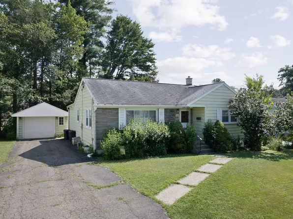 3514 Columbia Dr, Endwell, NY 13760