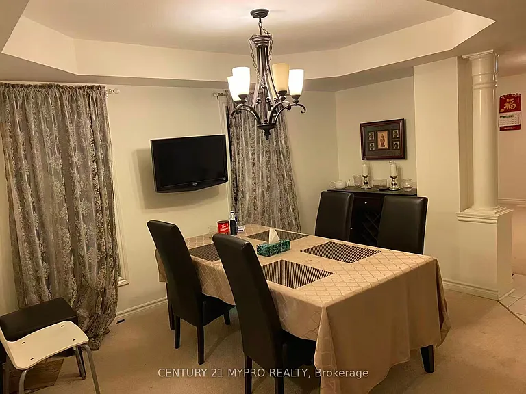 315 Colonial Dr — Photo 2