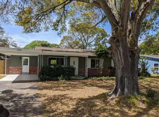 110 Royal Palms Dr, Largo, FL 33771
