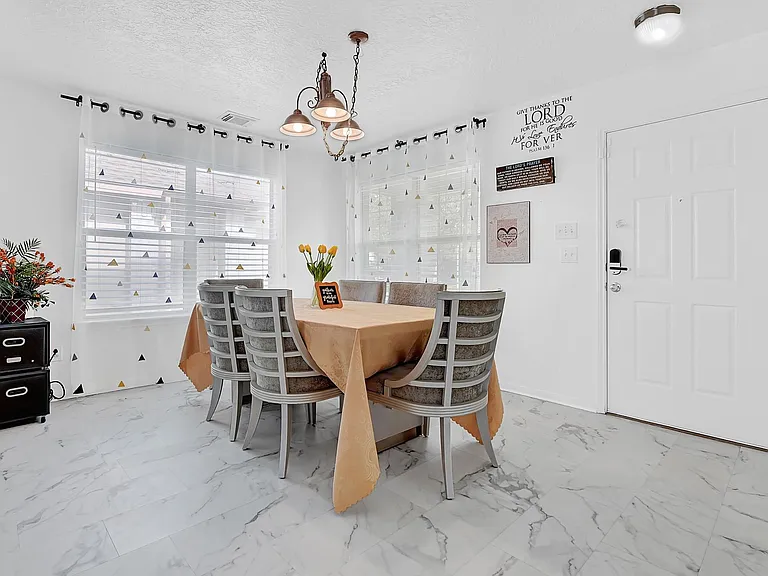29207 Legends Hill Dr — Photo 3