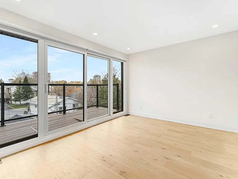 138 Carillon St #A — Photo 16