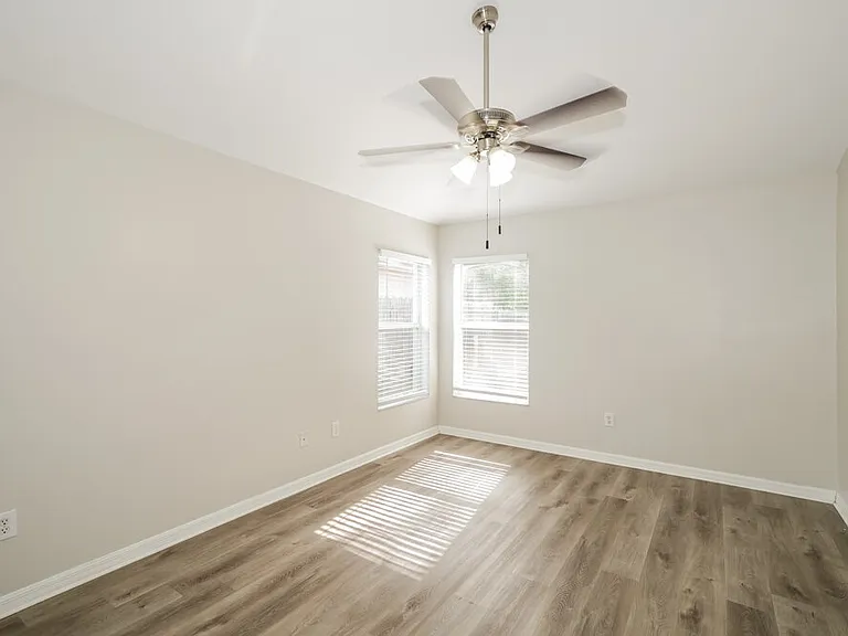 6410 Buckhead Ct — Photo 10