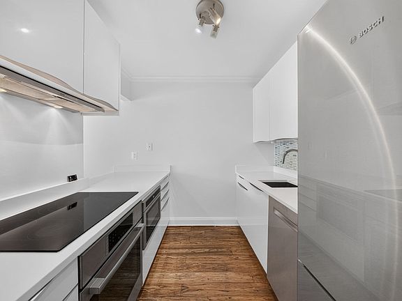 5th image of 28 Admirals Way Unit 28