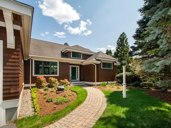 7 Tillinghast Dr, Hingham, MA 02043