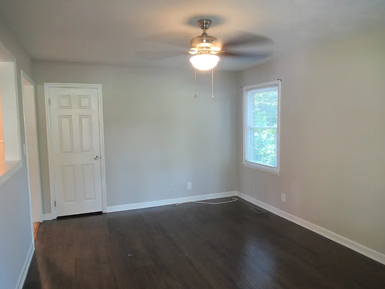 208 Crescent Ct — Photo 4