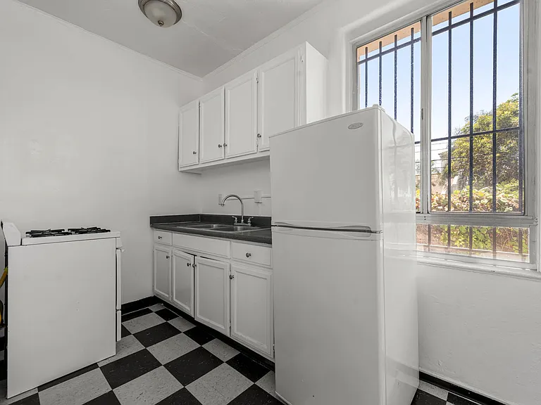 1610 N Normandie Ave — Photo 13