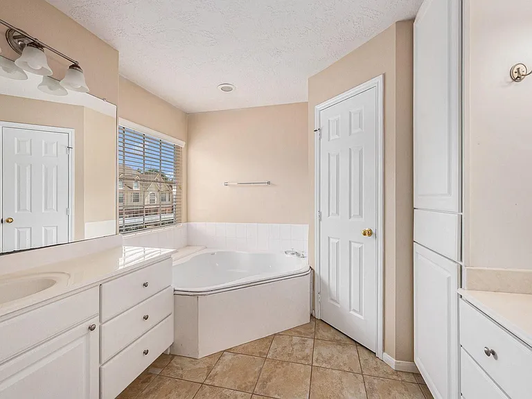 2710 Grants Lake Blvd #E3 — Photo 19