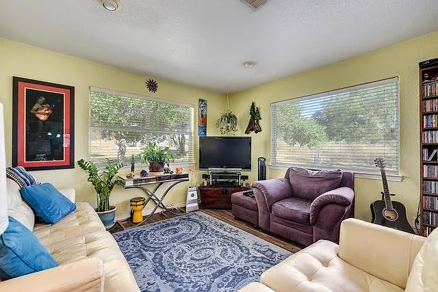 322 Legion Loop — Photo 4