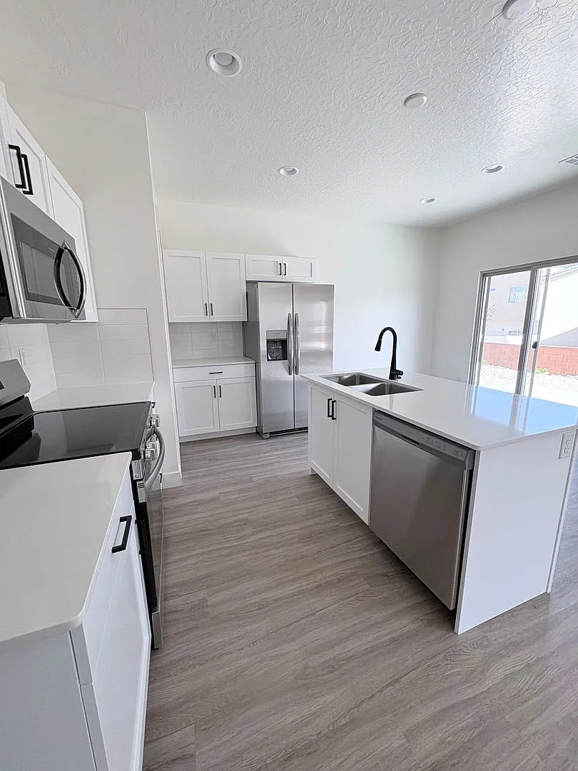 Brand New Townhome for Rent — Photo 2