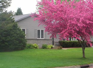 4522 S Wyck Dr, Janesville, WI 53546