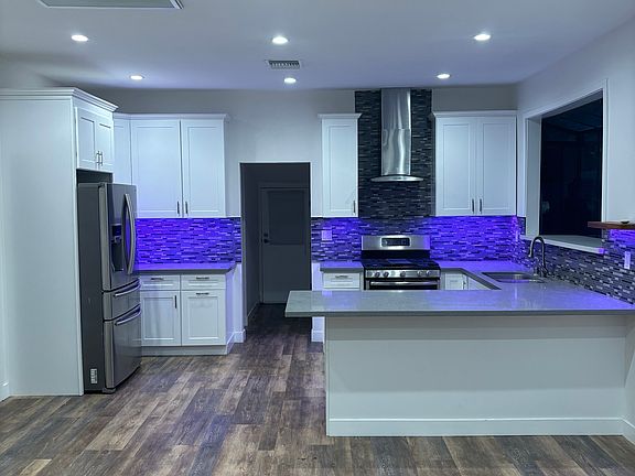 Kitchen with LED's (wow so cool)