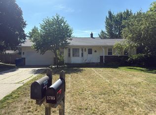 1702 Honeybrook Dr, Jenison, MI 49428