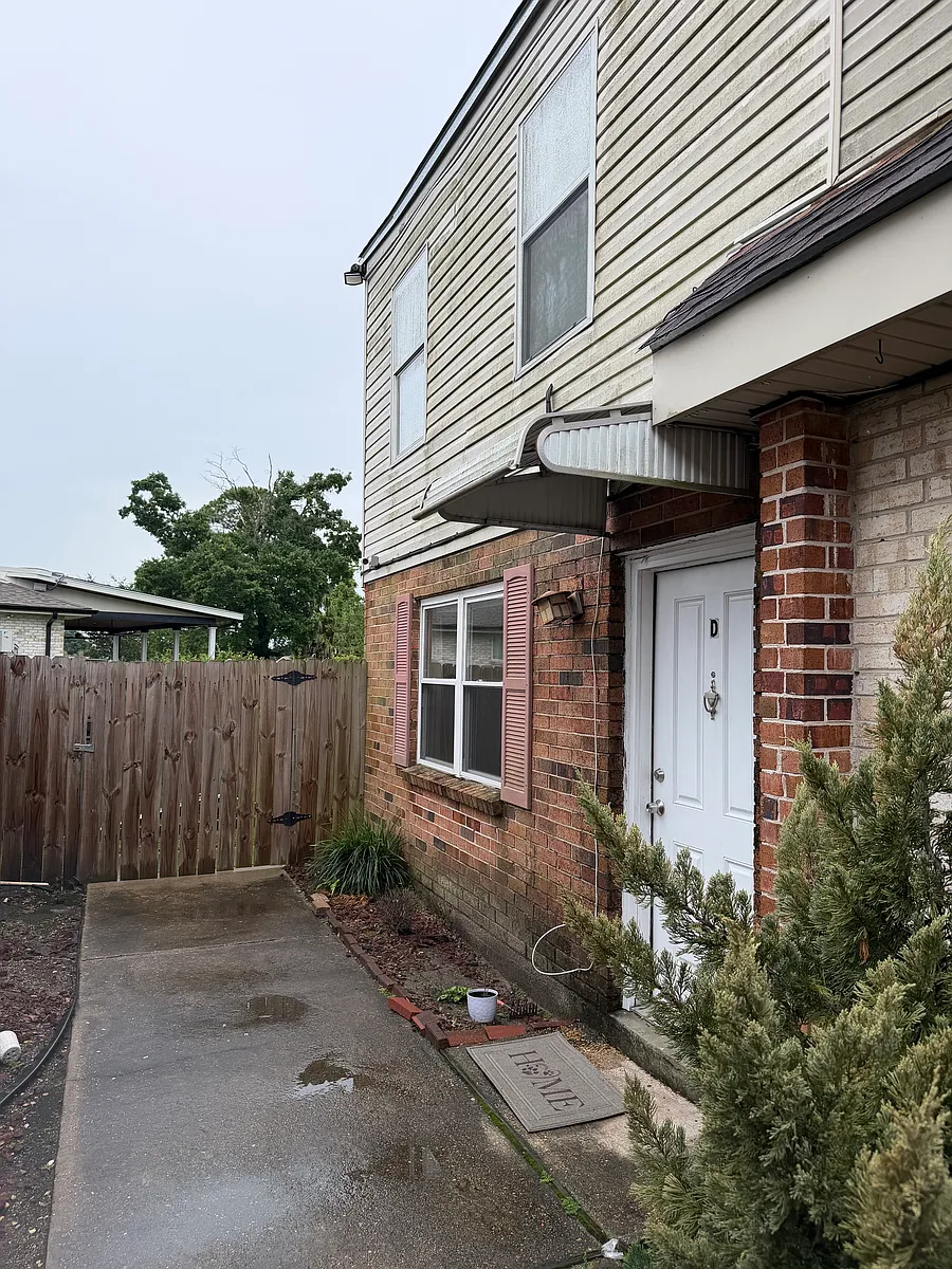 Building Photo - 3413 Transcontinental Dr #D