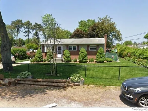 11 Mindres Avenue, Brentwood, NY 11717