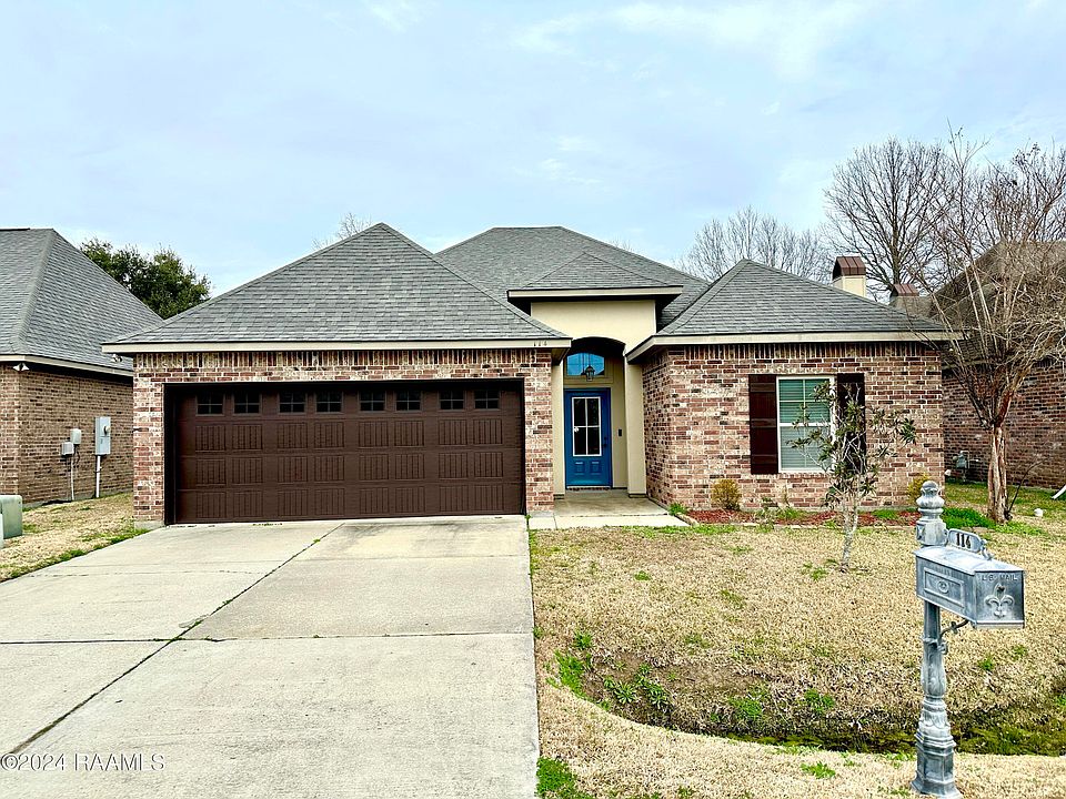 1st image of 114 Clover Leaf Dr