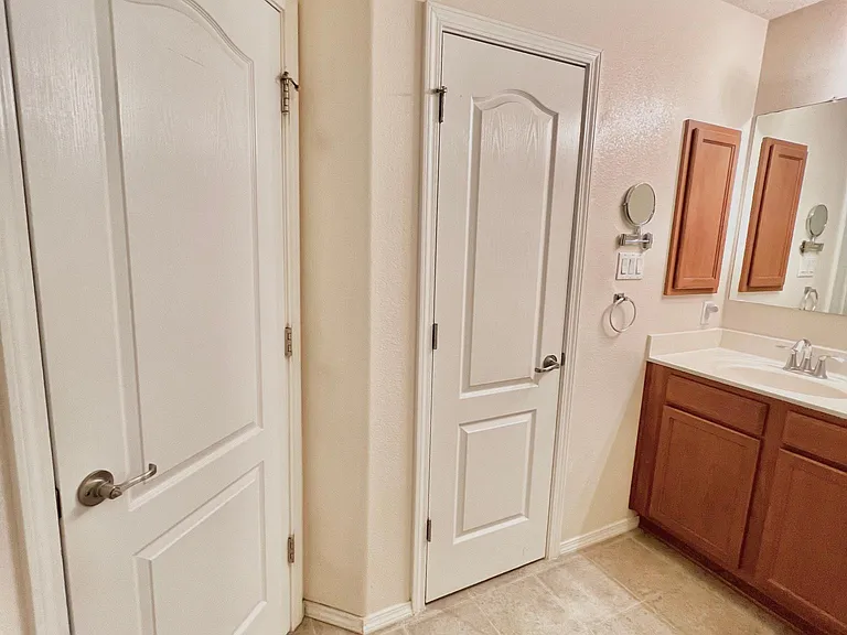 10919 Fort Point Ln NE — Photo 53