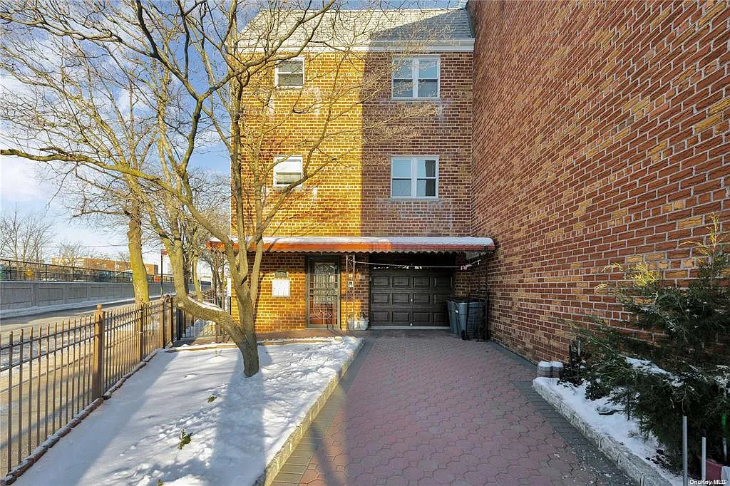2 bed, 850 sqft, $2,700 — Photo 2