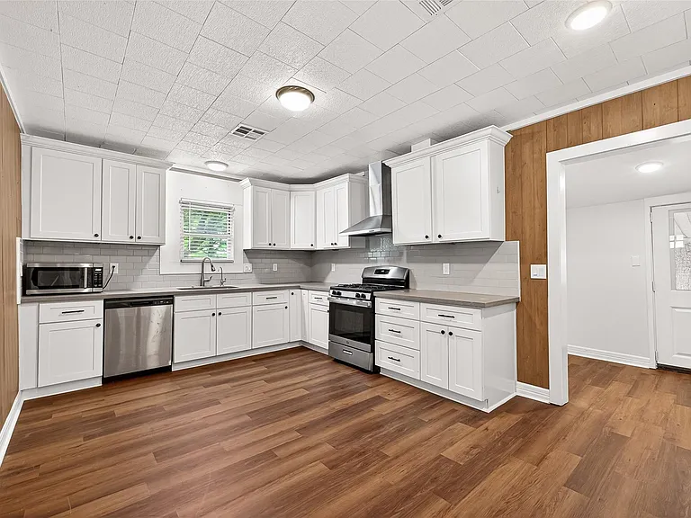 8111 Main St — Photo 13