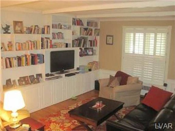 Living Room - Built Ins