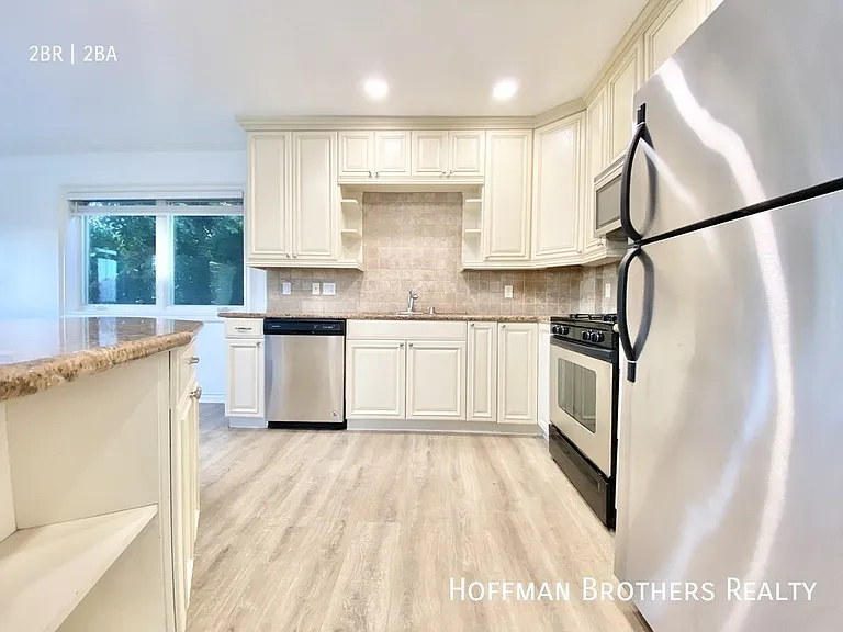 1837 Beloit Ave #203 — Photo 5
