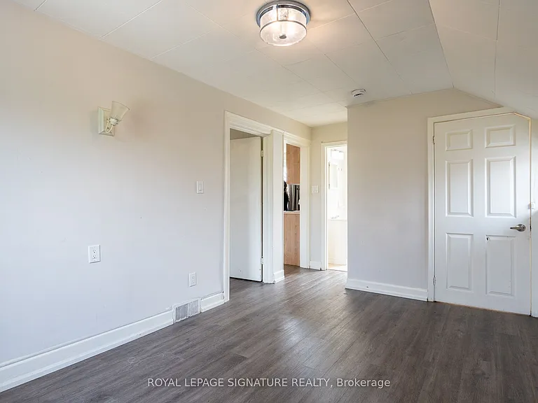 52 Wellington St W #UPPER — Photo 10