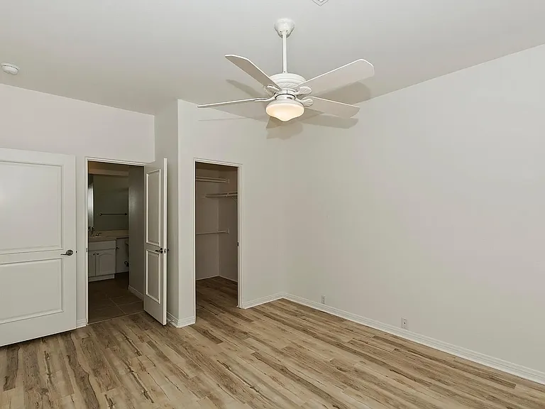 2ND BEDROOM WITH WALK IN CLOSET AND FULL BATHROOM