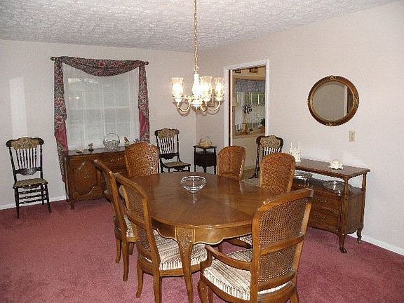 5th image of 301 Lucas Dr