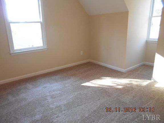 4th image of 201 Shady Oak Dr