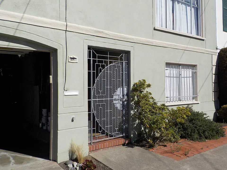 1136 Quintara St