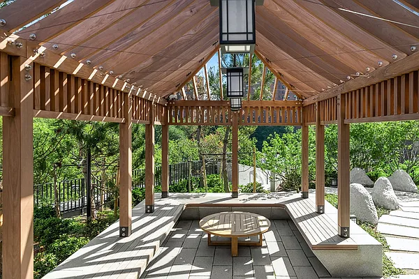 Sold by Extell Marketing Group | media 41