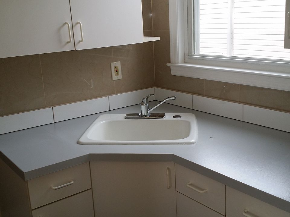 1st image of 17 Sheridan Ave #2