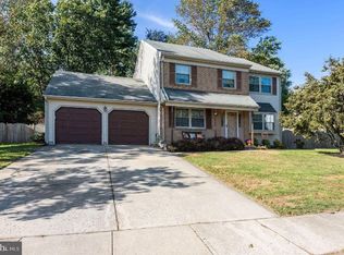 9 Stratford Ln, Mount Laurel, NJ 08054