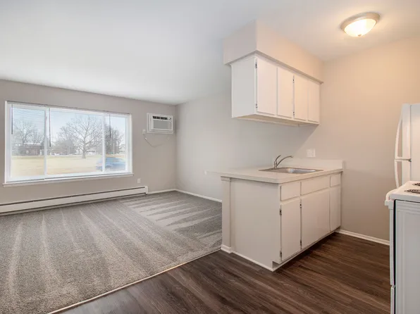 3854 Fort St #15, Trenton, MI 48183