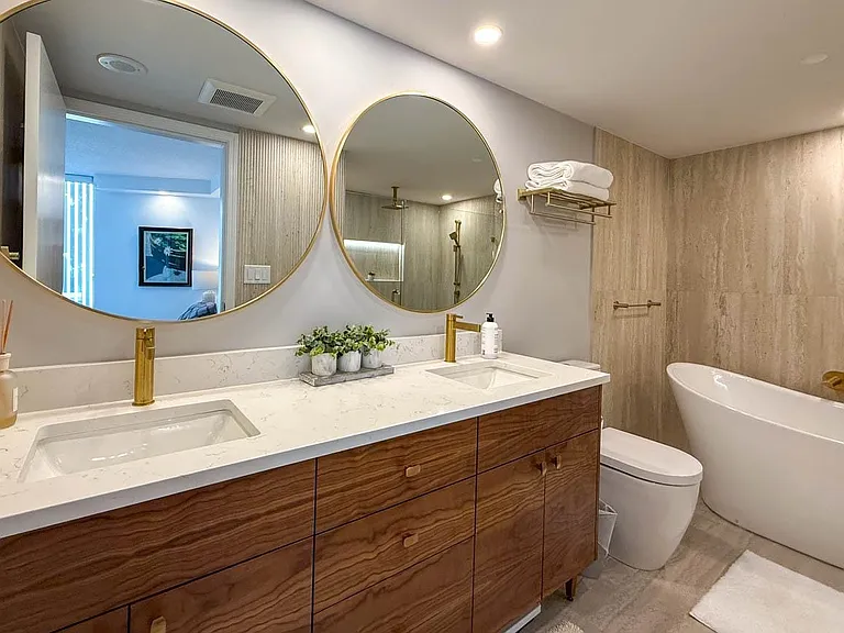 1383 Marinaside Cres #1702 — Photo 40