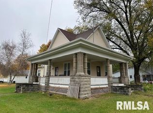 201 S Elizabeth St, Stronghurst, IL 61480