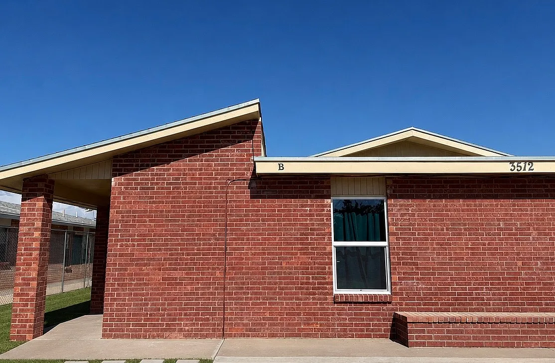 3 bed, 1350 sqft, $1,425 — Photo 1