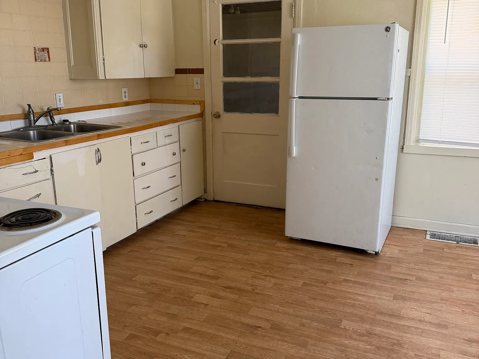 3 bed, $1,300 — Photo 3