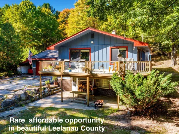 3010 S Lake Shore Dr, Lake Leelanau, MI 49653