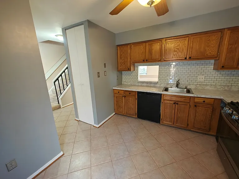 9523 Groundhog Dr — Photo 6