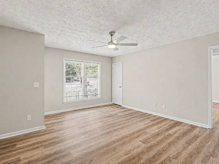 886B Martin Heights Dr — Photo 6