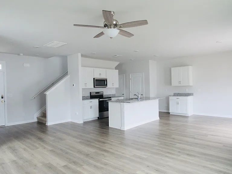211 River Forest Dr — Photo 5