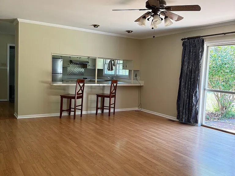 117 Windemere Rd — Photo 3