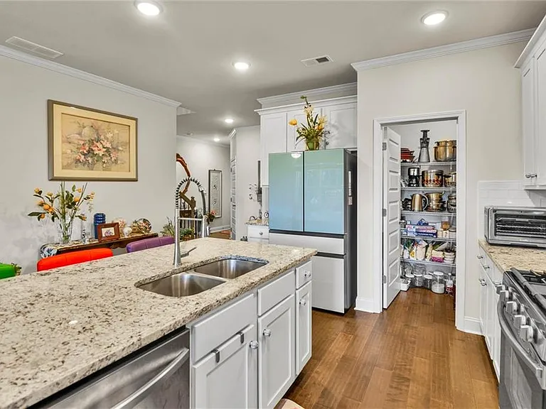 2423 Chene Dr — Photo 10