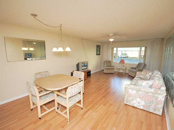 2nd image of 4550 Cove Cir APT 108