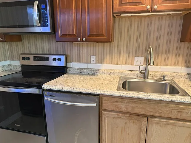 2404 Barracks Ct #1 — Photo 7