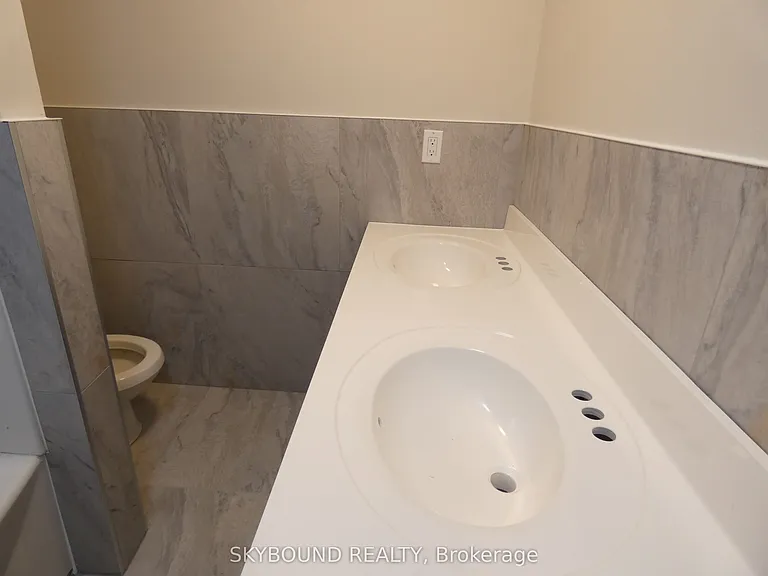 98 Barton St #1 — Photo 18
