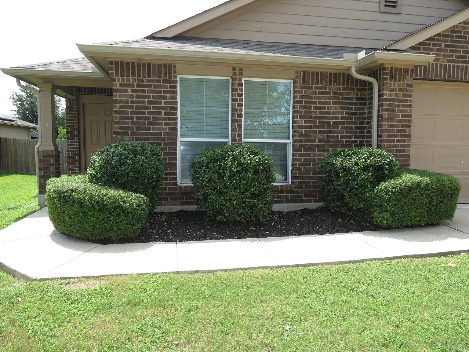 3 bed, 2.0 bath, 1338 sqft, $1,800 — Photo 2