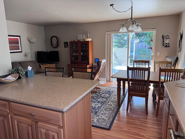 4724 Cypress Dr — Photo 4