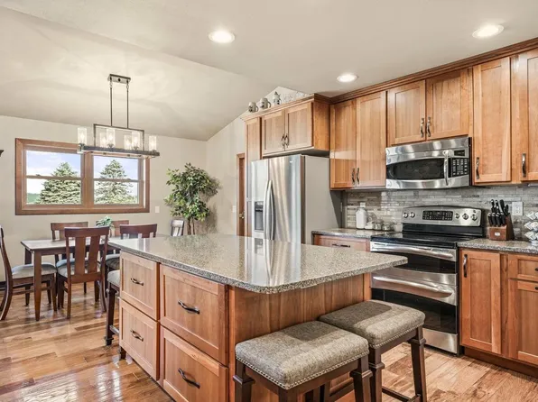 3305 Round Table Way, Cross Plains, WI 53528