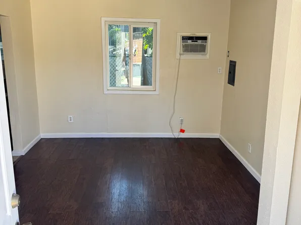 1880 Pacific St #C, Bakersfield, CA 93305